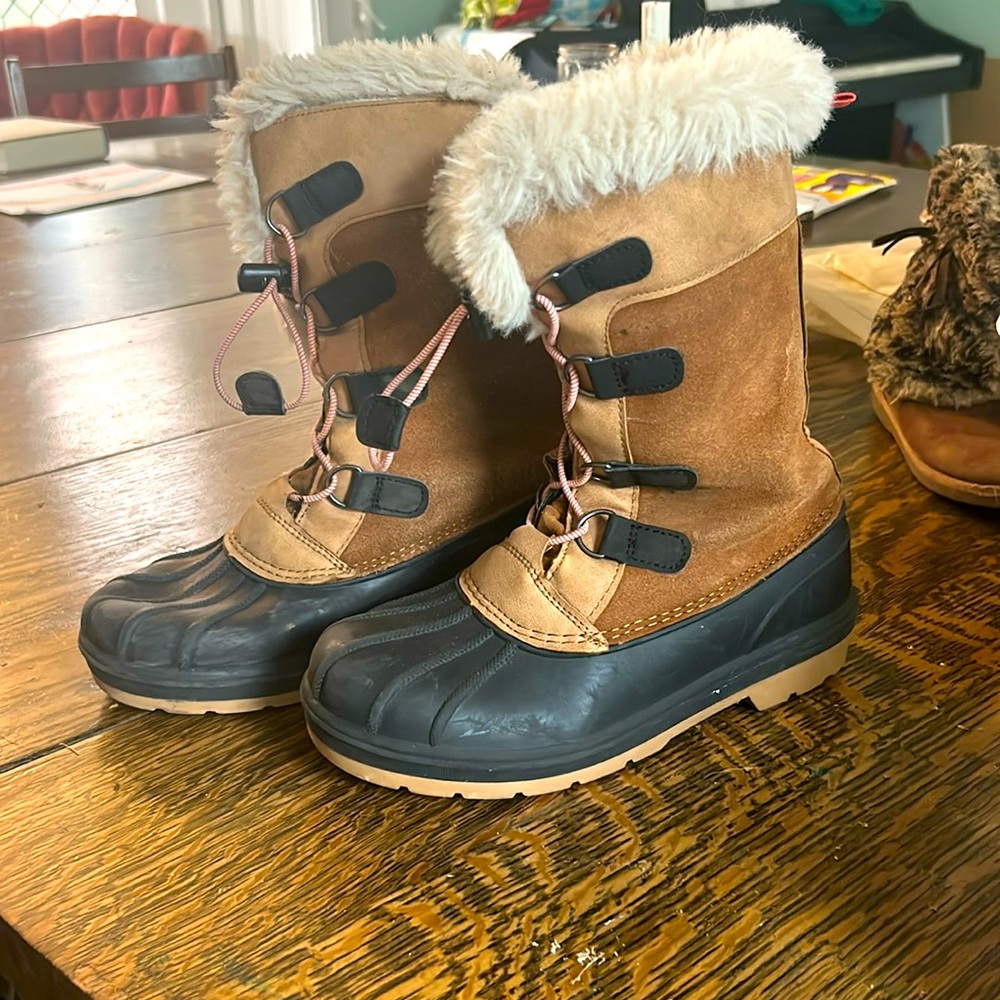 Girls size 4 winter boots